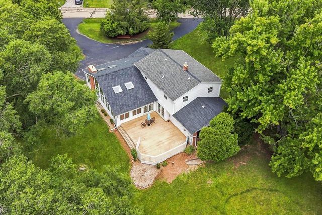 2517 W Chestnut ROAD, Mequon, WI 53092