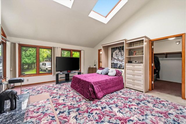 2517 W Chestnut ROAD, Mequon, WI 53092