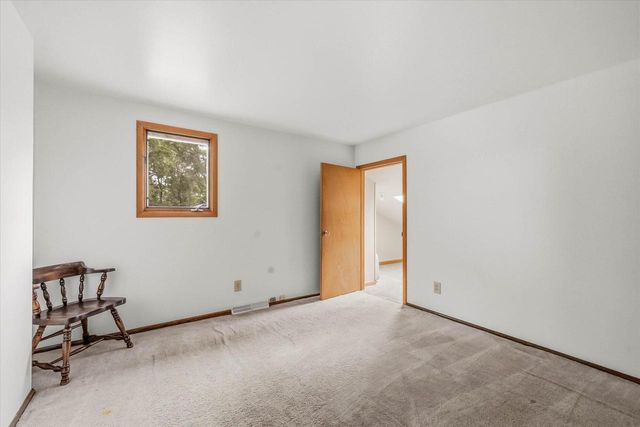 2517 W Chestnut ROAD, Mequon, WI 53092