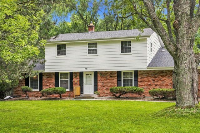 2517 W Chestnut ROAD, Mequon, WI 53092
