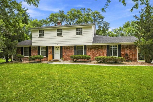 2517 W Chestnut ROAD, Mequon, WI 53092