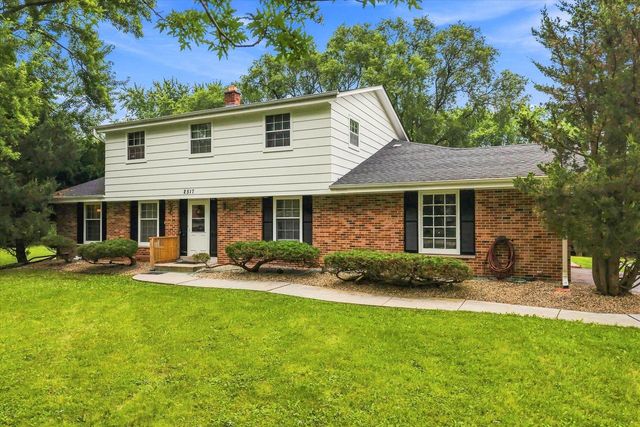 2517 W Chestnut ROAD, Mequon, WI 53092
