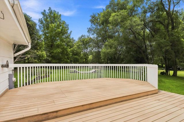2517 W Chestnut ROAD, Mequon, WI 53092
