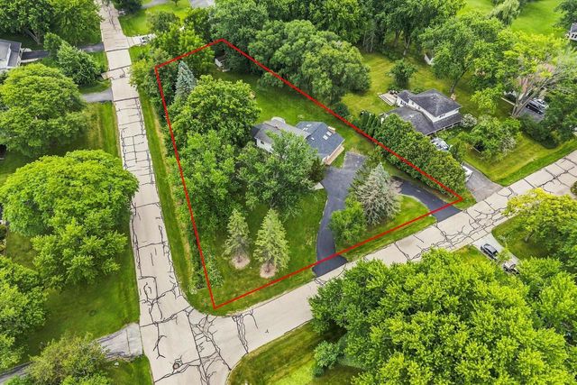 2517 W Chestnut ROAD, Mequon, WI 53092