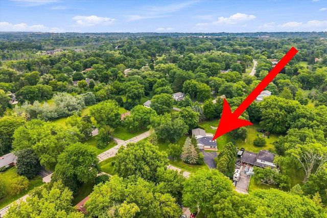2517 W Chestnut ROAD, Mequon, WI 53092