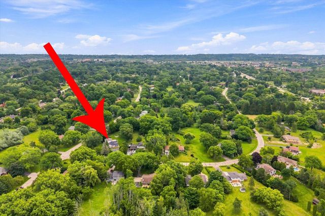 2517 W Chestnut ROAD, Mequon, WI 53092