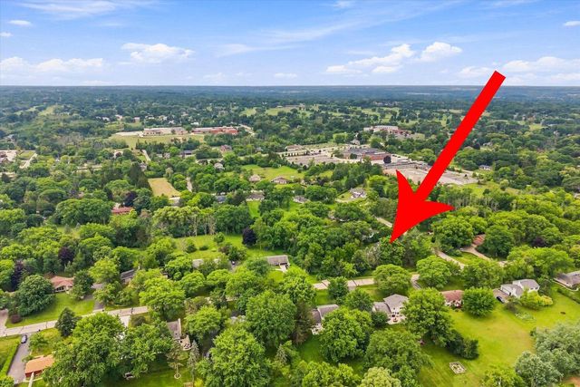 2517 W Chestnut ROAD, Mequon, WI 53092