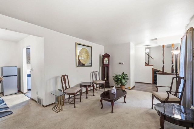 2517 W Chestnut ROAD, Mequon, WI 53092