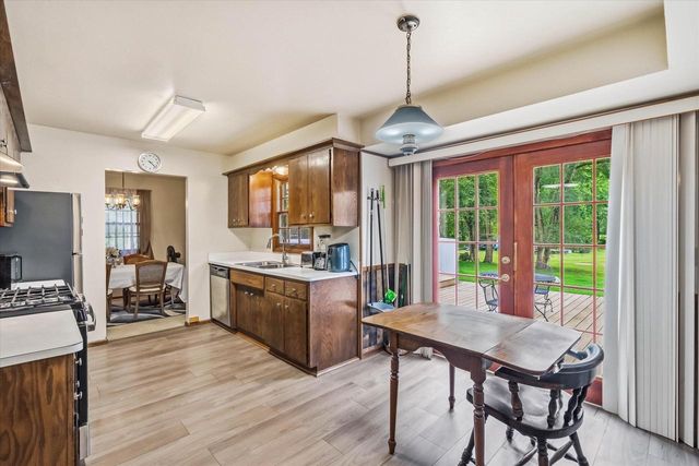 2517 W Chestnut ROAD, Mequon, WI 53092