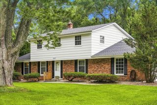 2517 W Chestnut ROAD, Mequon, WI 53092