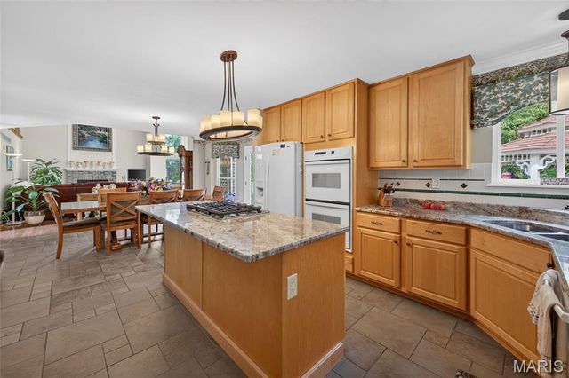 3149 Crystal Lake Drive, St Louis, MO 63129
