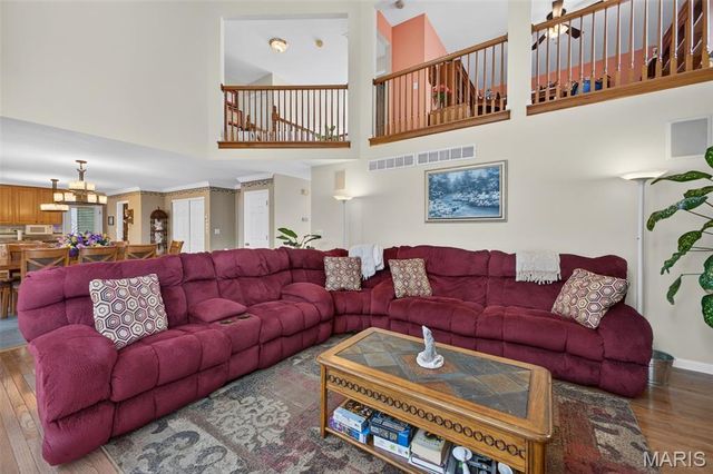 3149 Crystal Lake Drive, St Louis, MO 63129