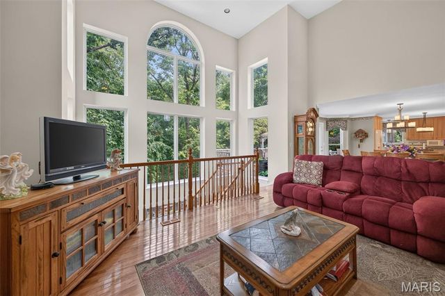 3149 Crystal Lake Drive, St Louis, MO 63129