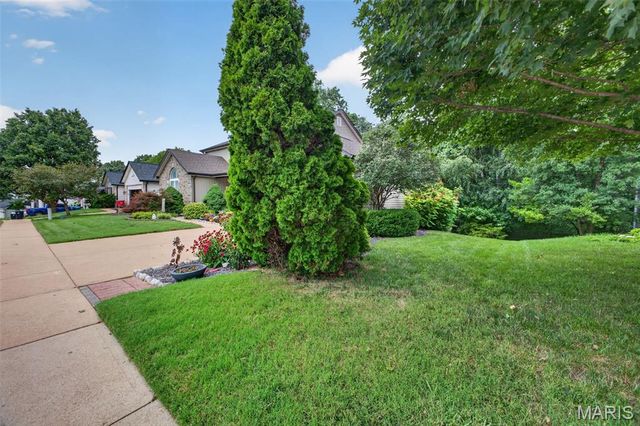 3149 Crystal Lake Drive, St Louis, MO 63129