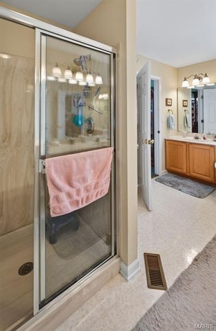 3149 Crystal Lake Drive, St Louis, MO 63129