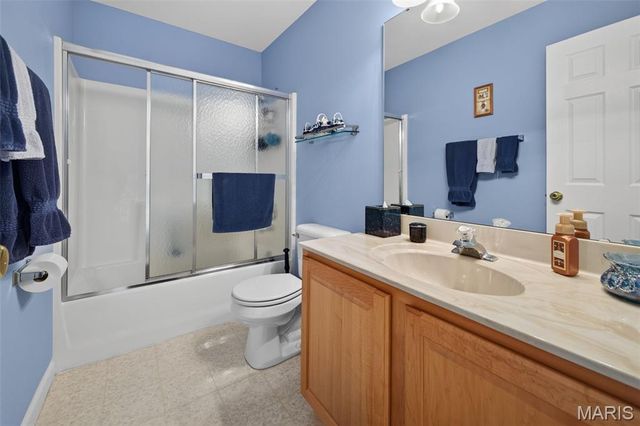 3149 Crystal Lake Drive, St Louis, MO 63129