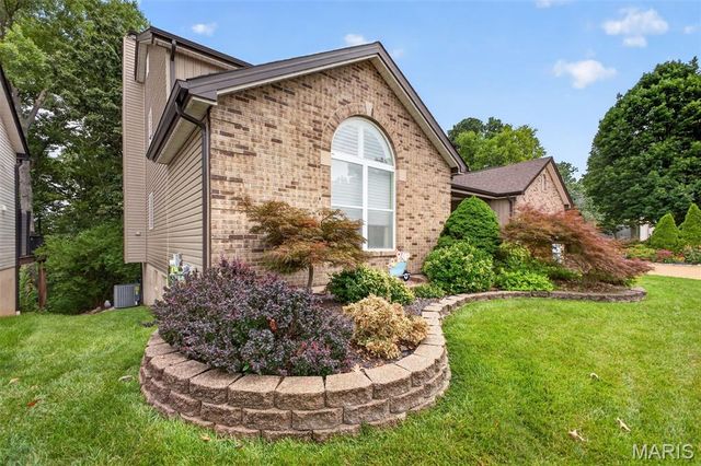 3149 Crystal Lake Drive, St Louis, MO 63129