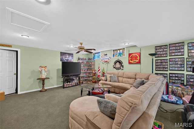 3149 Crystal Lake Drive, St Louis, MO 63129
