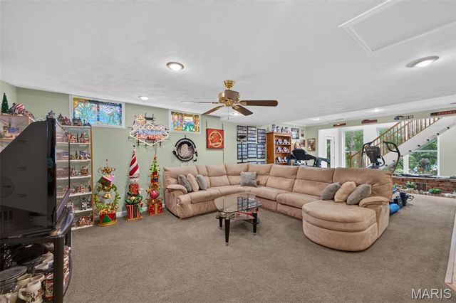3149 Crystal Lake Drive, St Louis, MO 63129