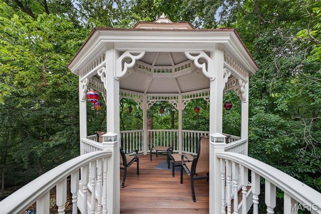 3149 Crystal Lake Drive, St Louis, MO 63129