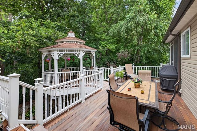 3149 Crystal Lake Drive, St Louis, MO 63129