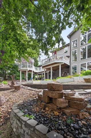 3149 Crystal Lake Drive, St Louis, MO 63129