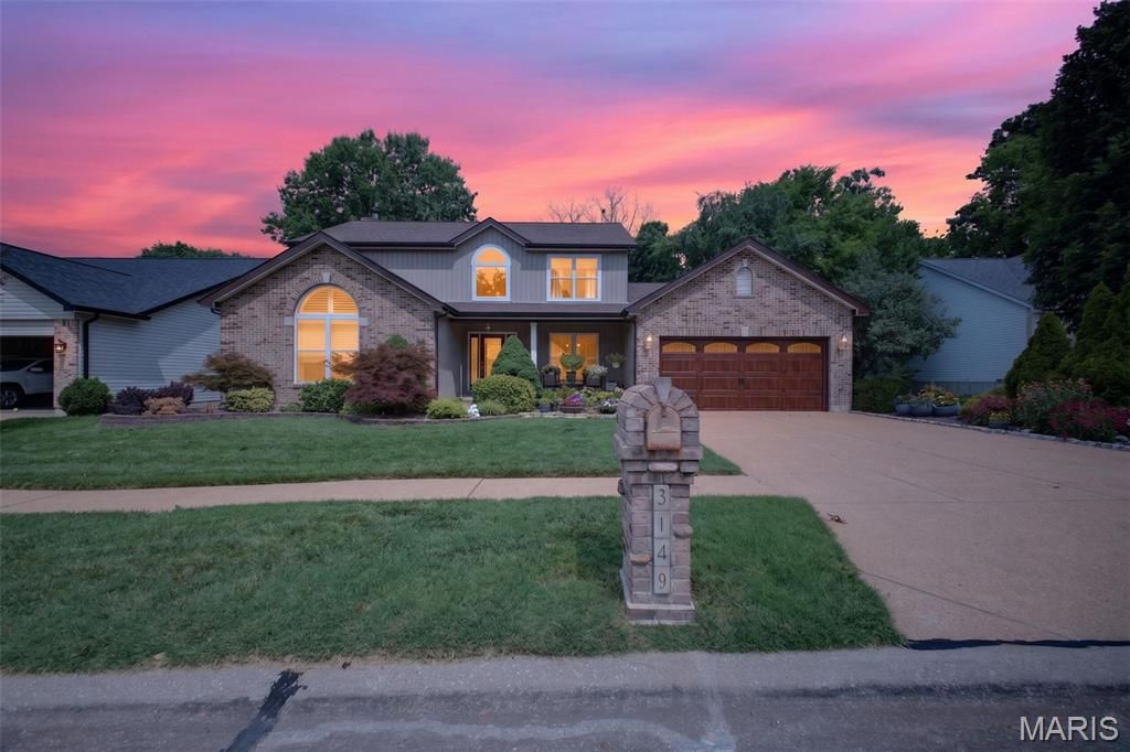 3149 Crystal Lake Drive, St Louis, MO 63129