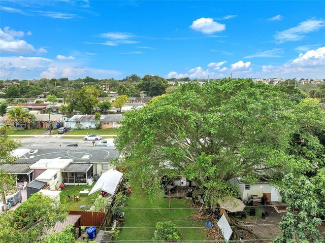 7021 SW 19th Pl, North Lauderdale, FL 33068