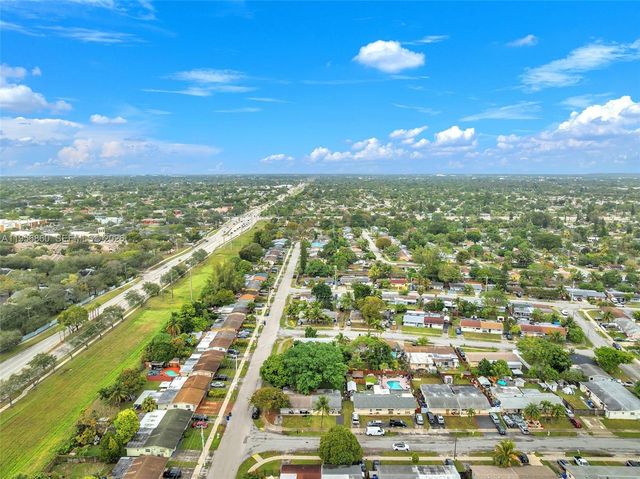 7021 SW 19th Pl, North Lauderdale, FL 33068