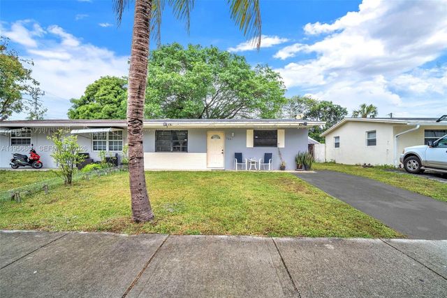 7021 SW 19th Pl, North Lauderdale, FL 33068