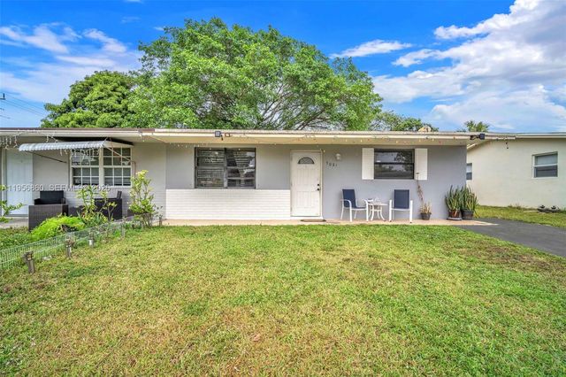 7021 SW 19th Pl, North Lauderdale, FL 33068