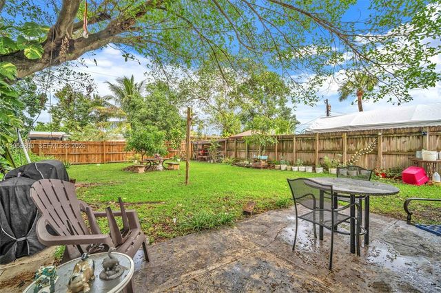 7021 SW 19th Pl, North Lauderdale, FL 33068