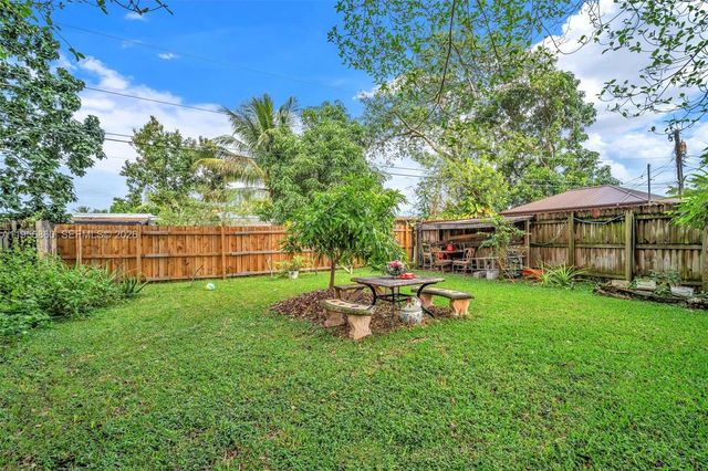 7021 SW 19th Pl, North Lauderdale, FL 33068