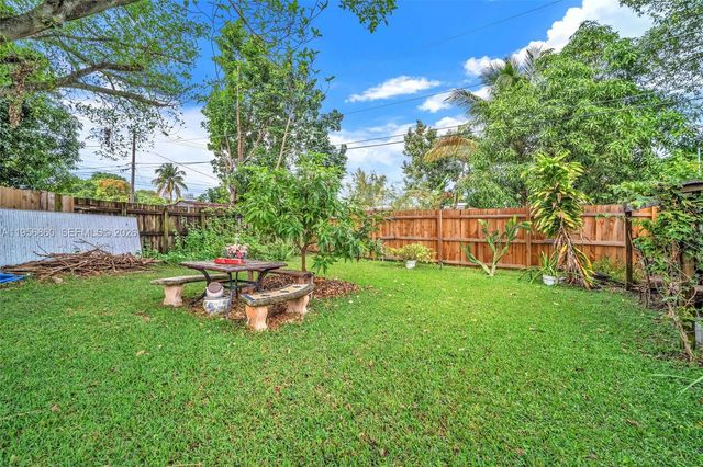 7021 SW 19th Pl, North Lauderdale, FL 33068