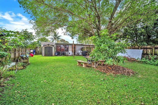 7021 SW 19th Pl, North Lauderdale, FL 33068