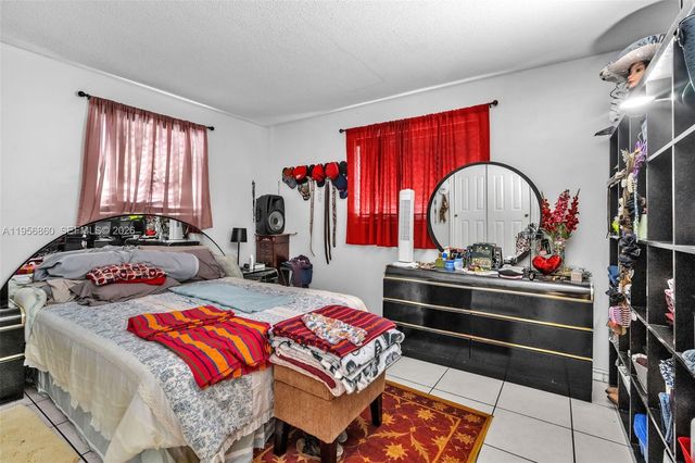 7021 SW 19th Pl, North Lauderdale, FL 33068