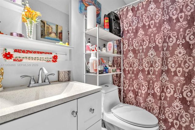 7021 SW 19th Pl, North Lauderdale, FL 33068