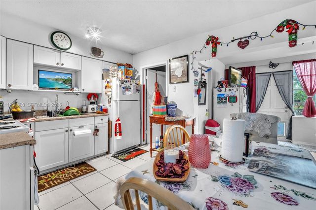 7021 SW 19th Pl, North Lauderdale, FL 33068