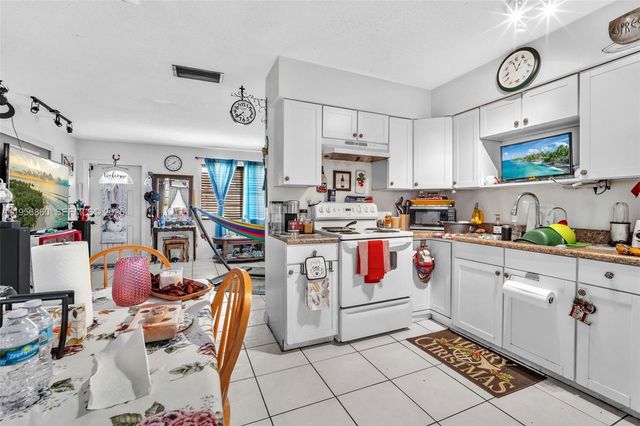 7021 SW 19th Pl, North Lauderdale, FL 33068