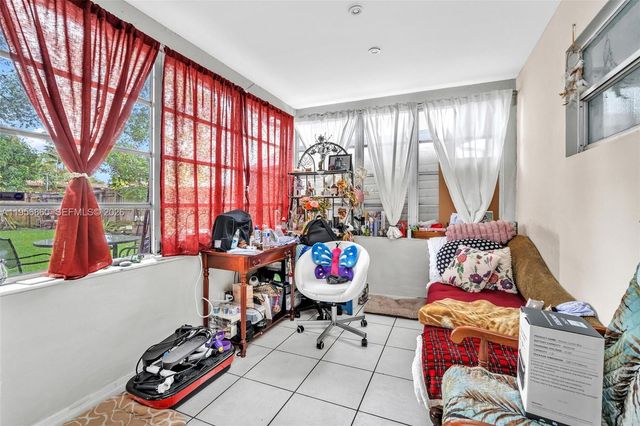 7021 SW 19th Pl, North Lauderdale, FL 33068