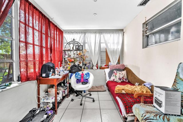 7021 SW 19th Pl, North Lauderdale, FL 33068