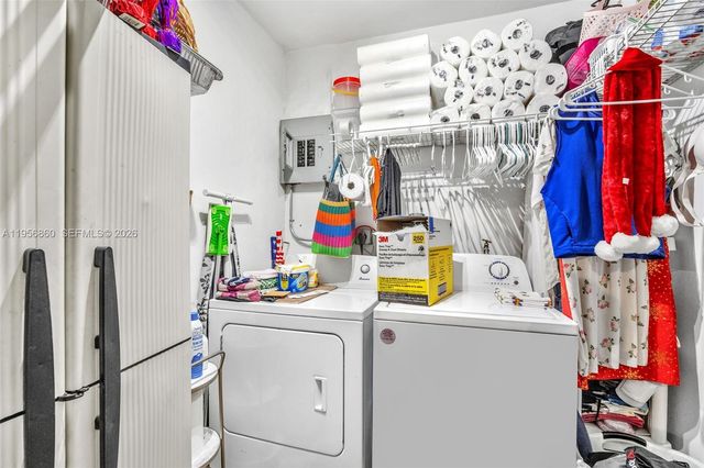 7021 SW 19th Pl, North Lauderdale, FL 33068