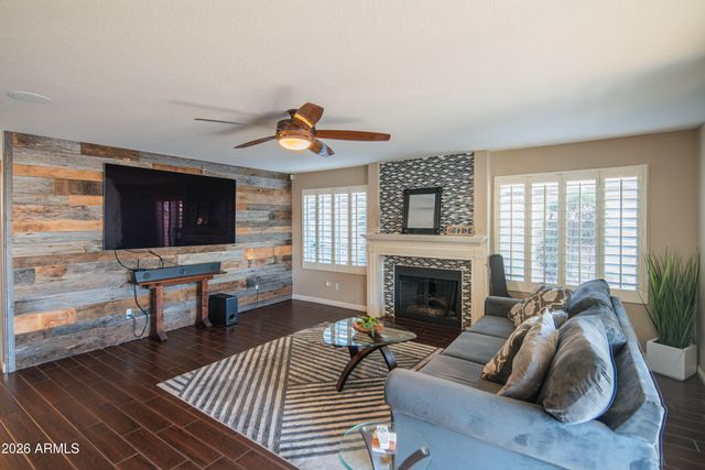 5663 W ABRAHAM Lane, Glendale, AZ 85308