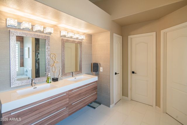 5663 W ABRAHAM Lane, Glendale, AZ 85308