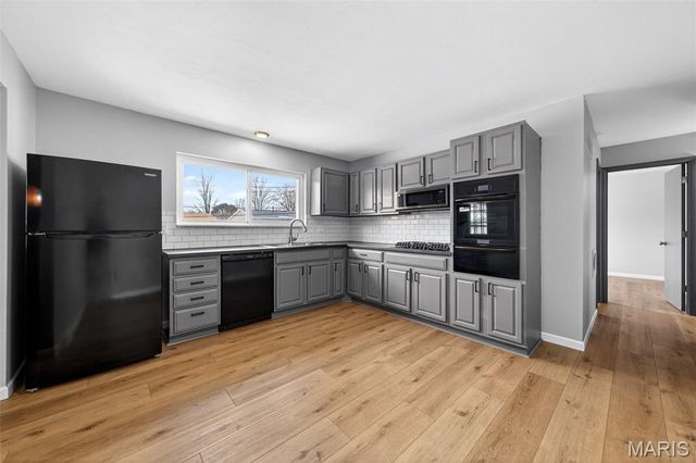 1960 David Drive, Florissant, MO 63031