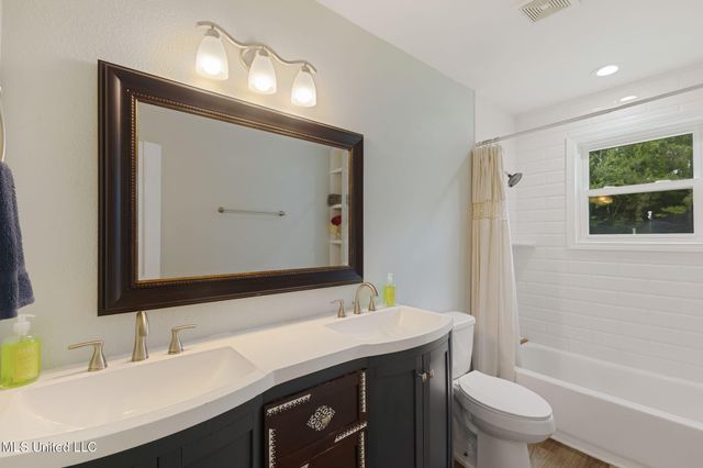 2901 Fairview Drive, Gautier, MS 39553