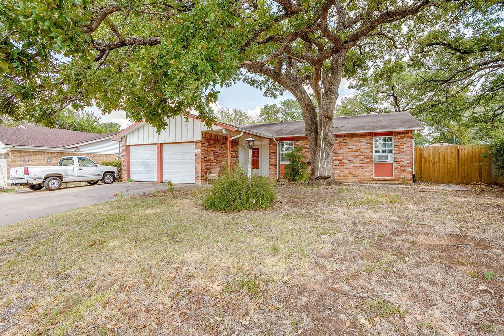 915 Cherry Laurel Lane, Arlington, TX 76012 — photo 2
