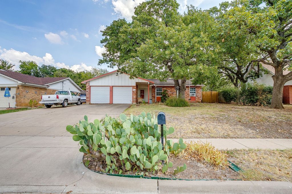 915 Cherry Laurel Lane, Arlington, TX 76012 — photo 4