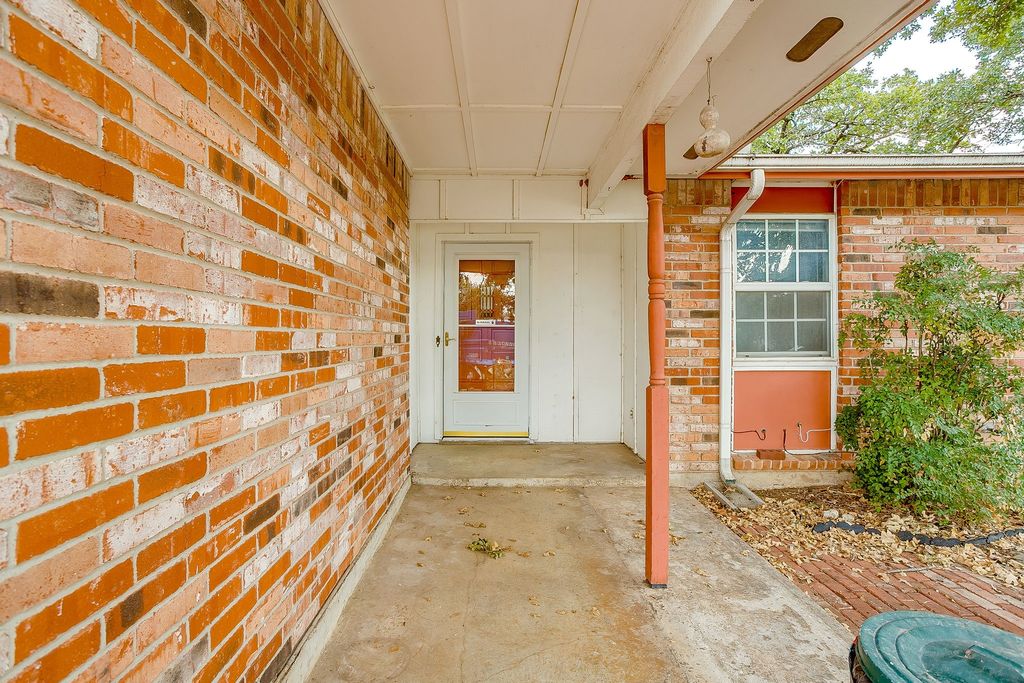 915 Cherry Laurel Lane, Arlington, TX 76012 — photo 5