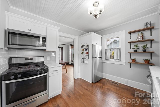 201 East Avenue, Morganton, NC 28655